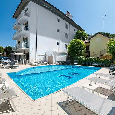 Hotel Embassy Riccione Buitenkant foto