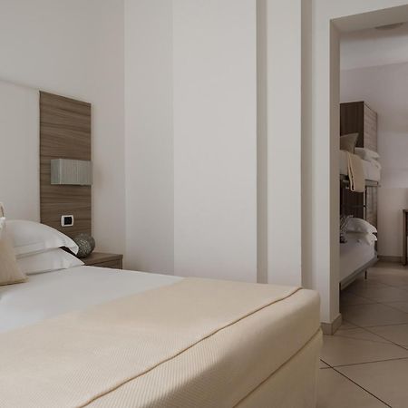Hotel Embassy Riccione Buitenkant foto