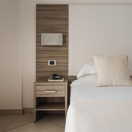 Hotel Embassy Riccione Buitenkant foto