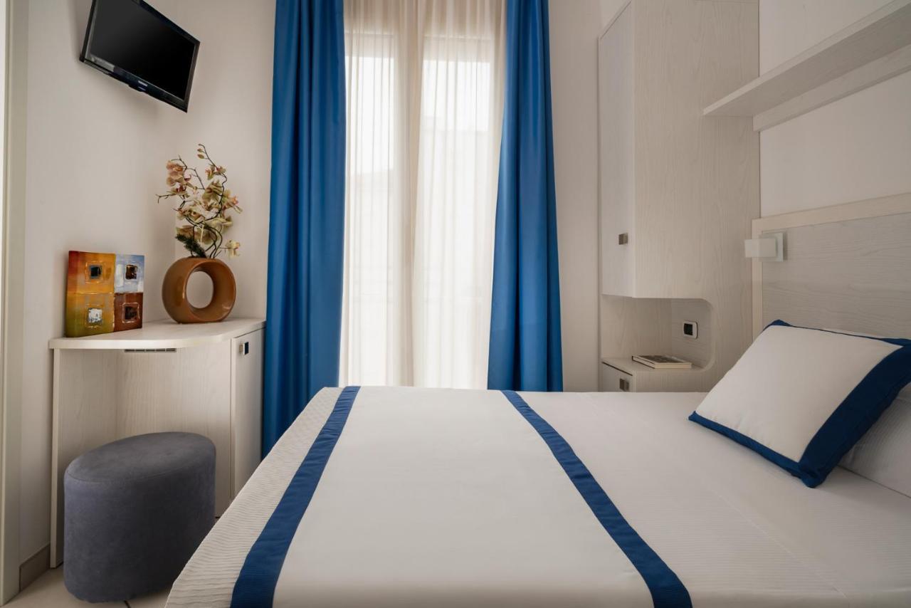 Hotel Embassy Riccione Buitenkant foto