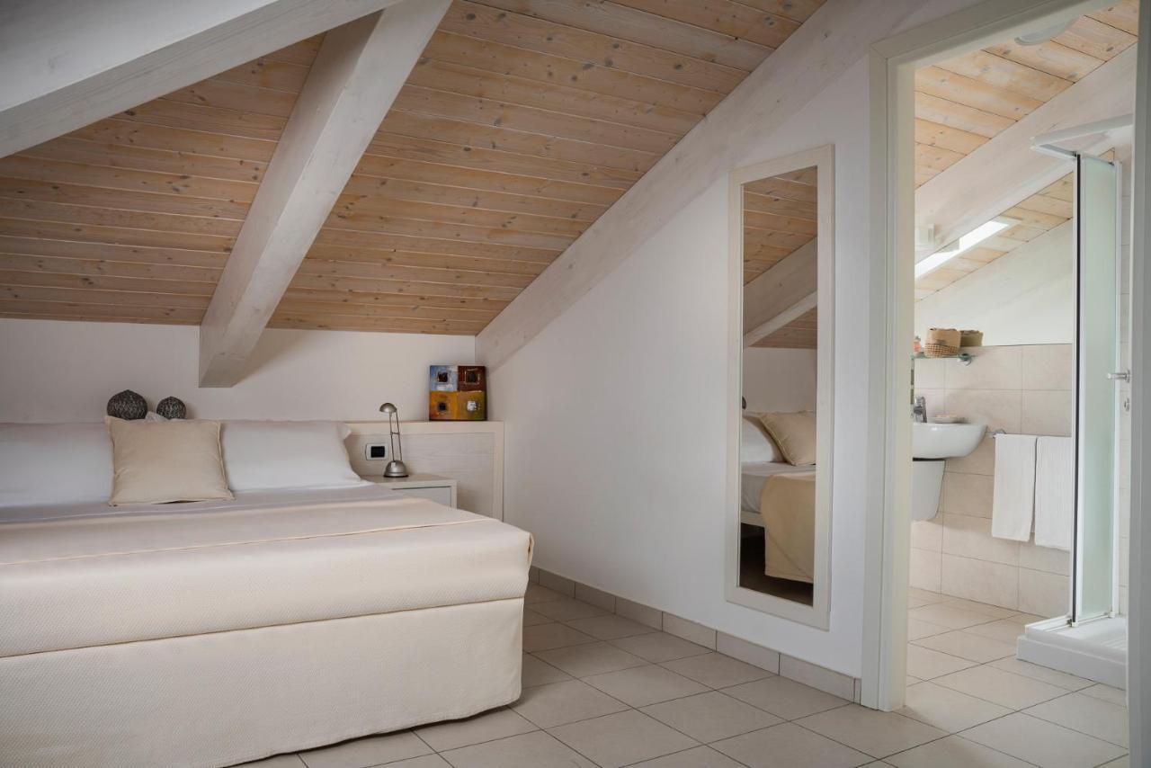 Hotel Embassy Riccione Buitenkant foto