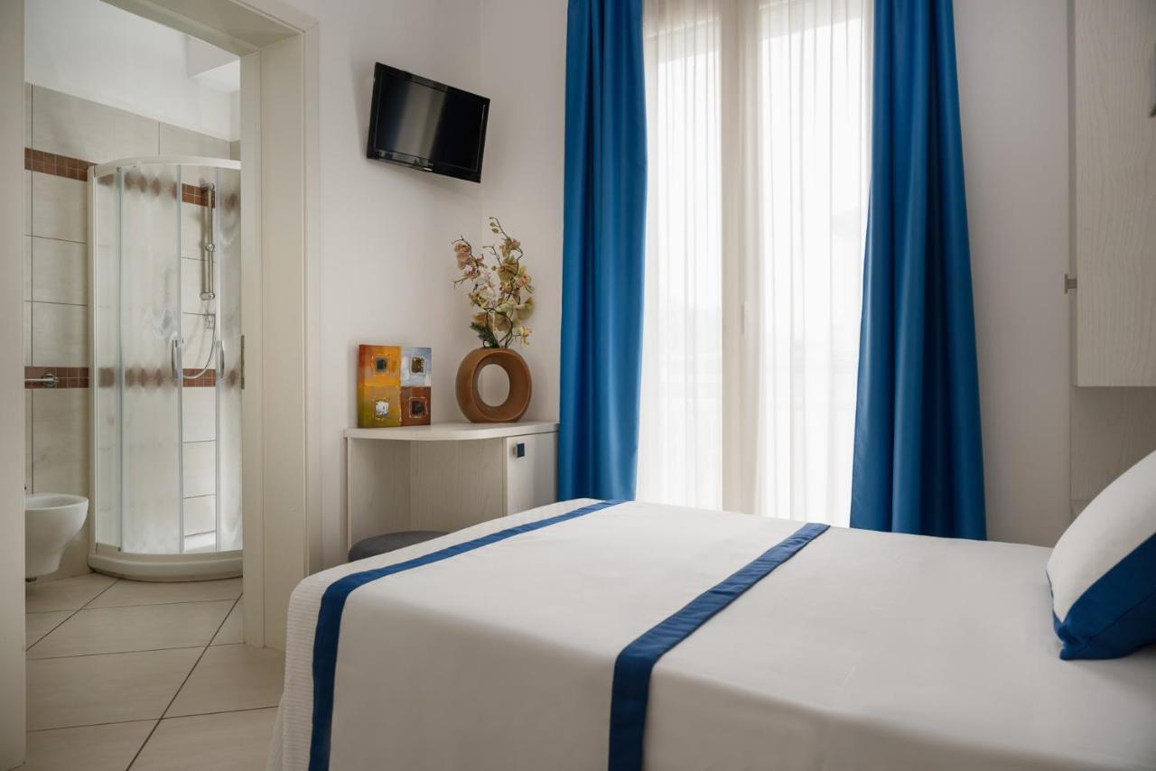 Hotel Embassy Riccione Buitenkant foto