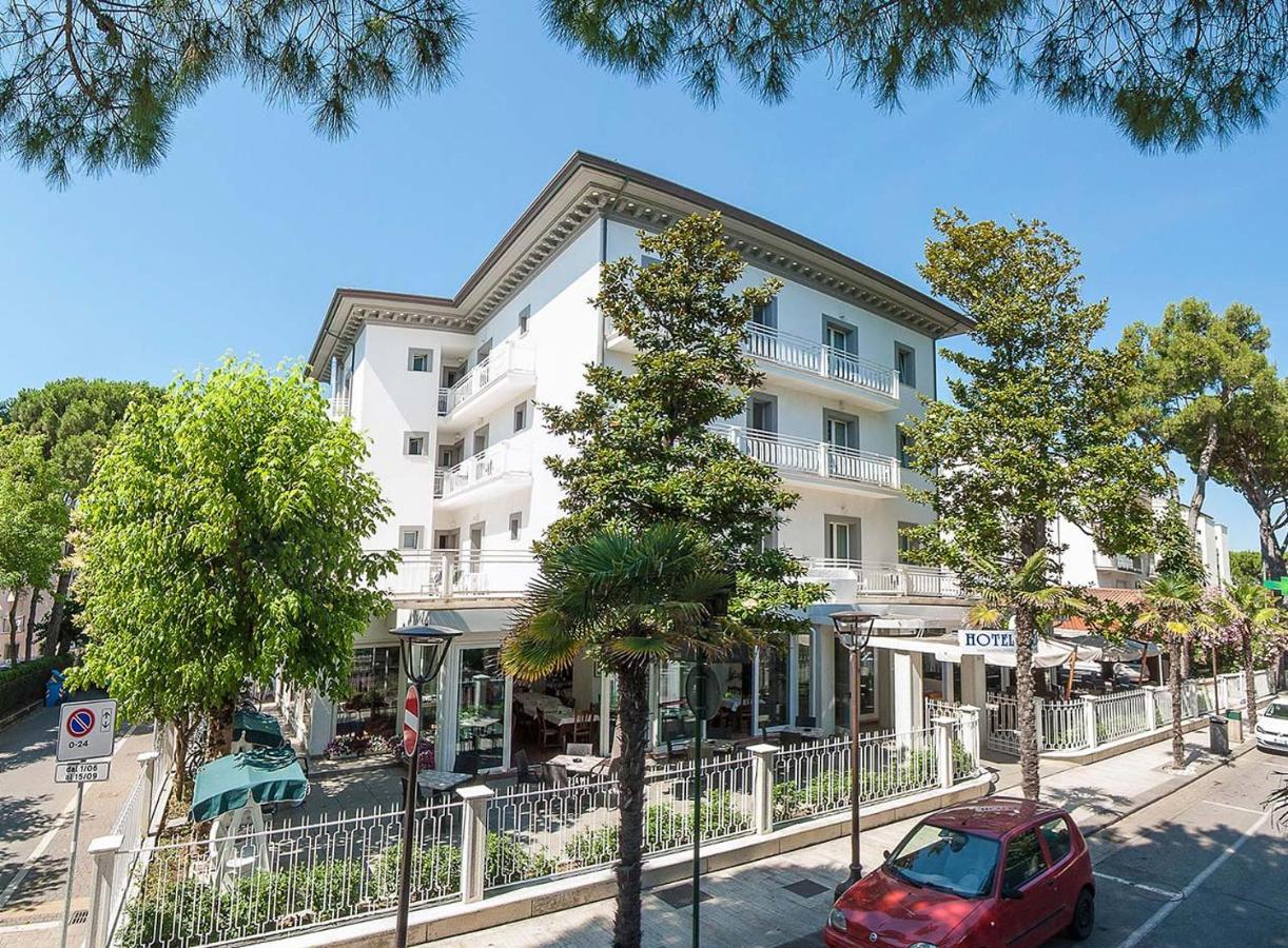 Hotel Embassy Riccione Buitenkant foto