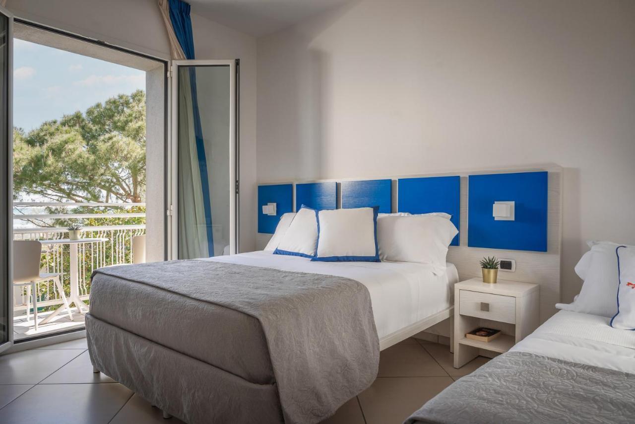 Hotel Embassy Riccione Buitenkant foto