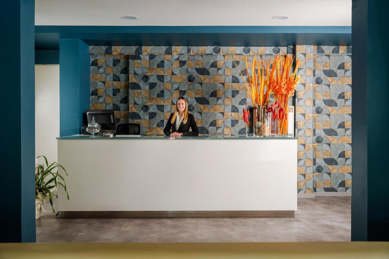 Hotel Embassy Riccione Buitenkant foto