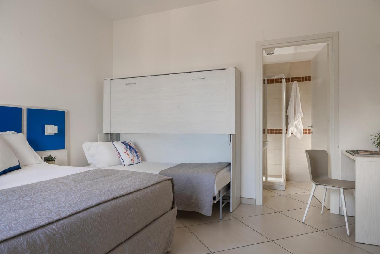 Hotel Embassy Riccione Buitenkant foto