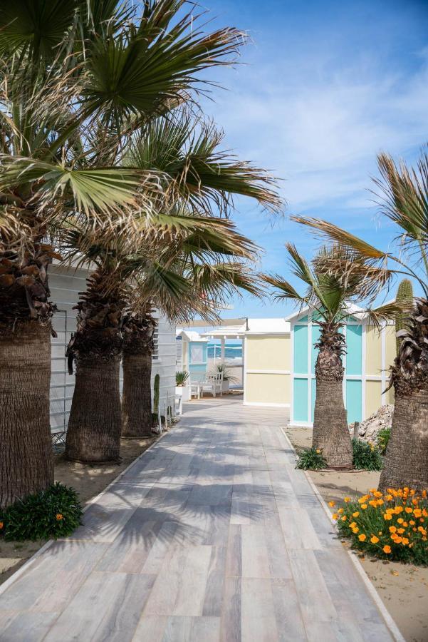 Hotel Embassy Riccione Buitenkant foto
