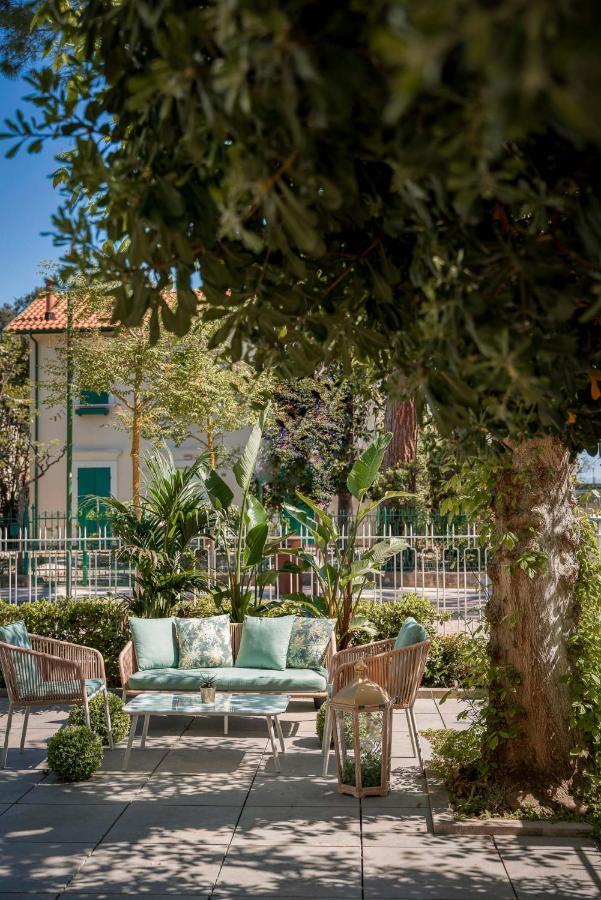 Hotel Embassy Riccione Buitenkant foto
