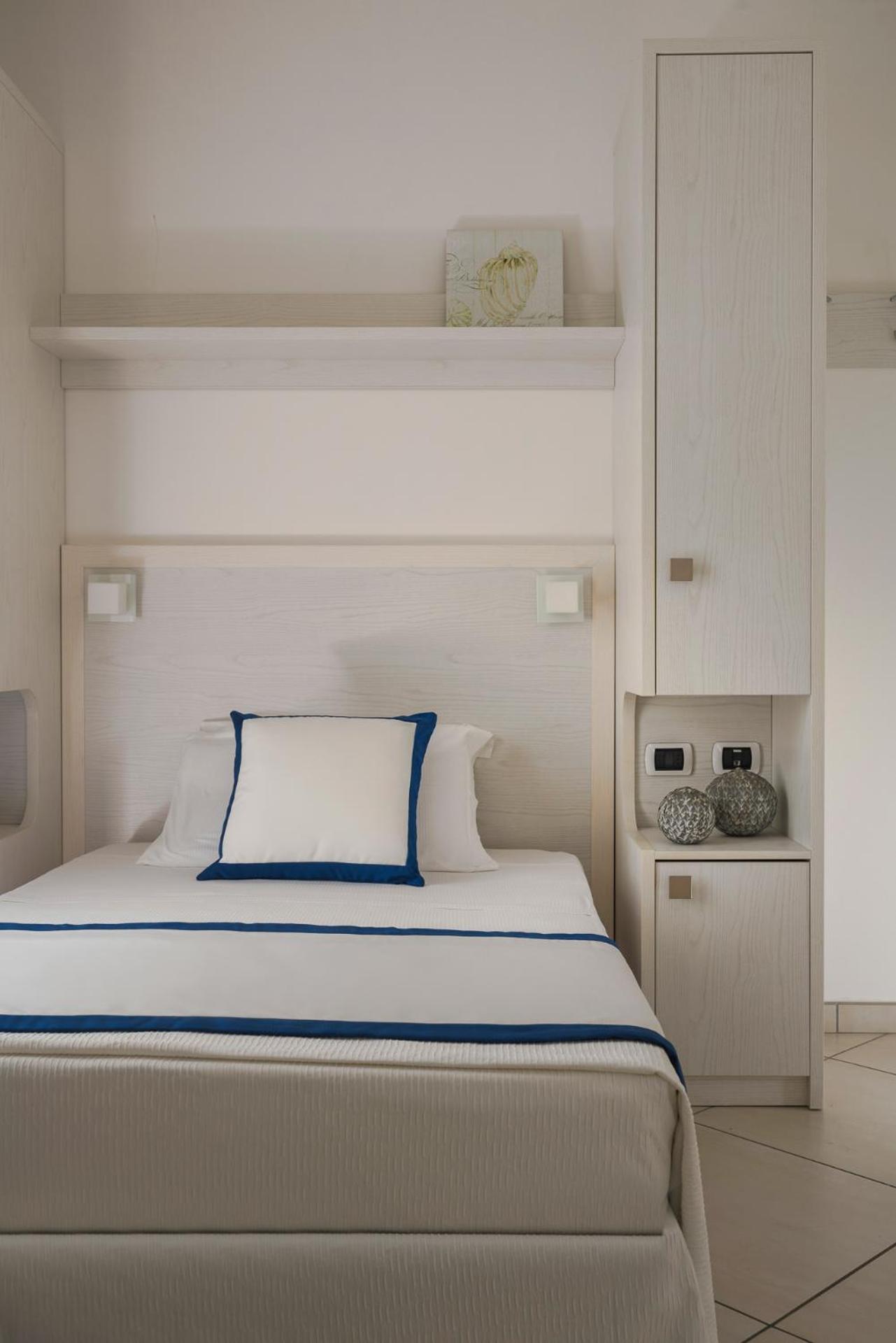 Hotel Embassy Riccione Buitenkant foto