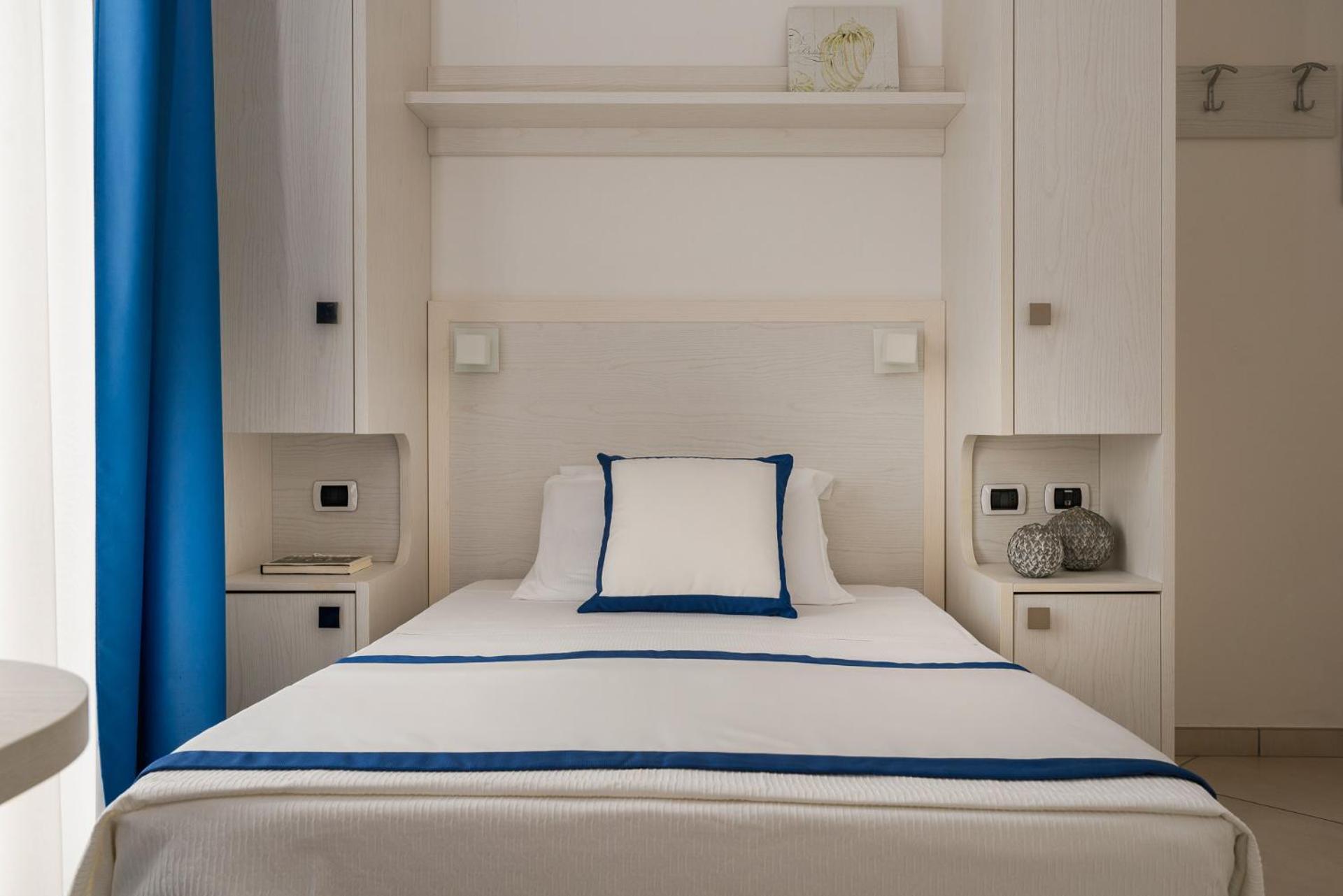 Hotel Embassy Riccione Buitenkant foto
