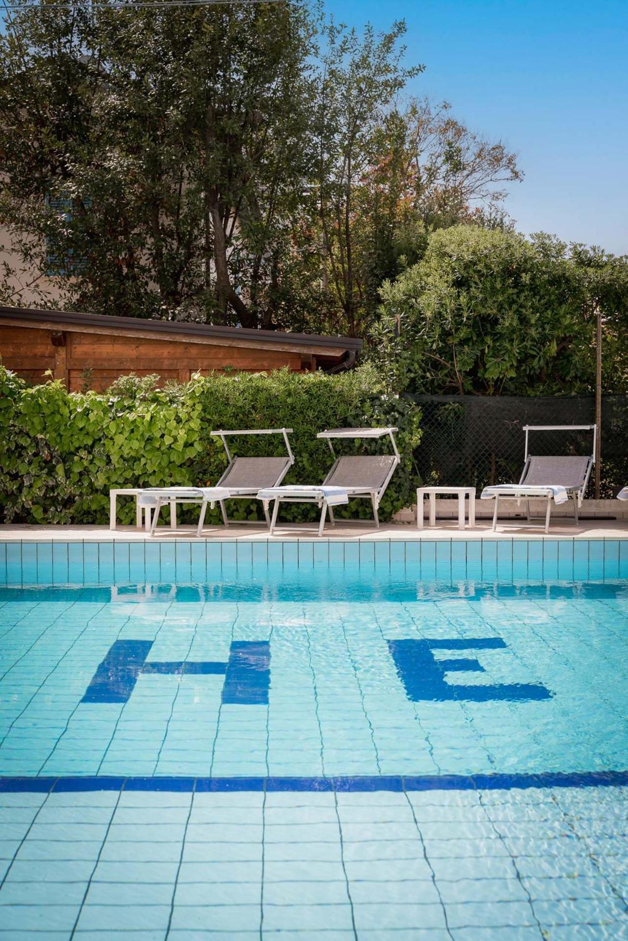 Hotel Embassy Riccione Buitenkant foto