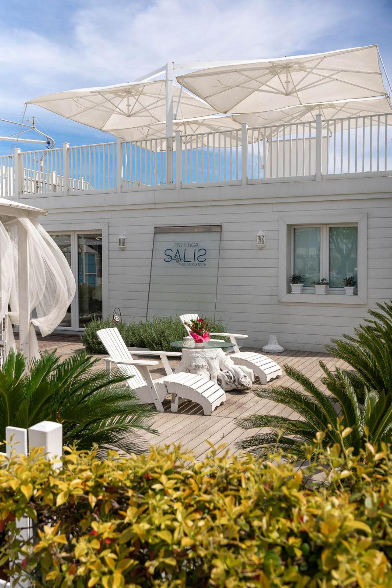 Hotel Embassy Riccione Buitenkant foto